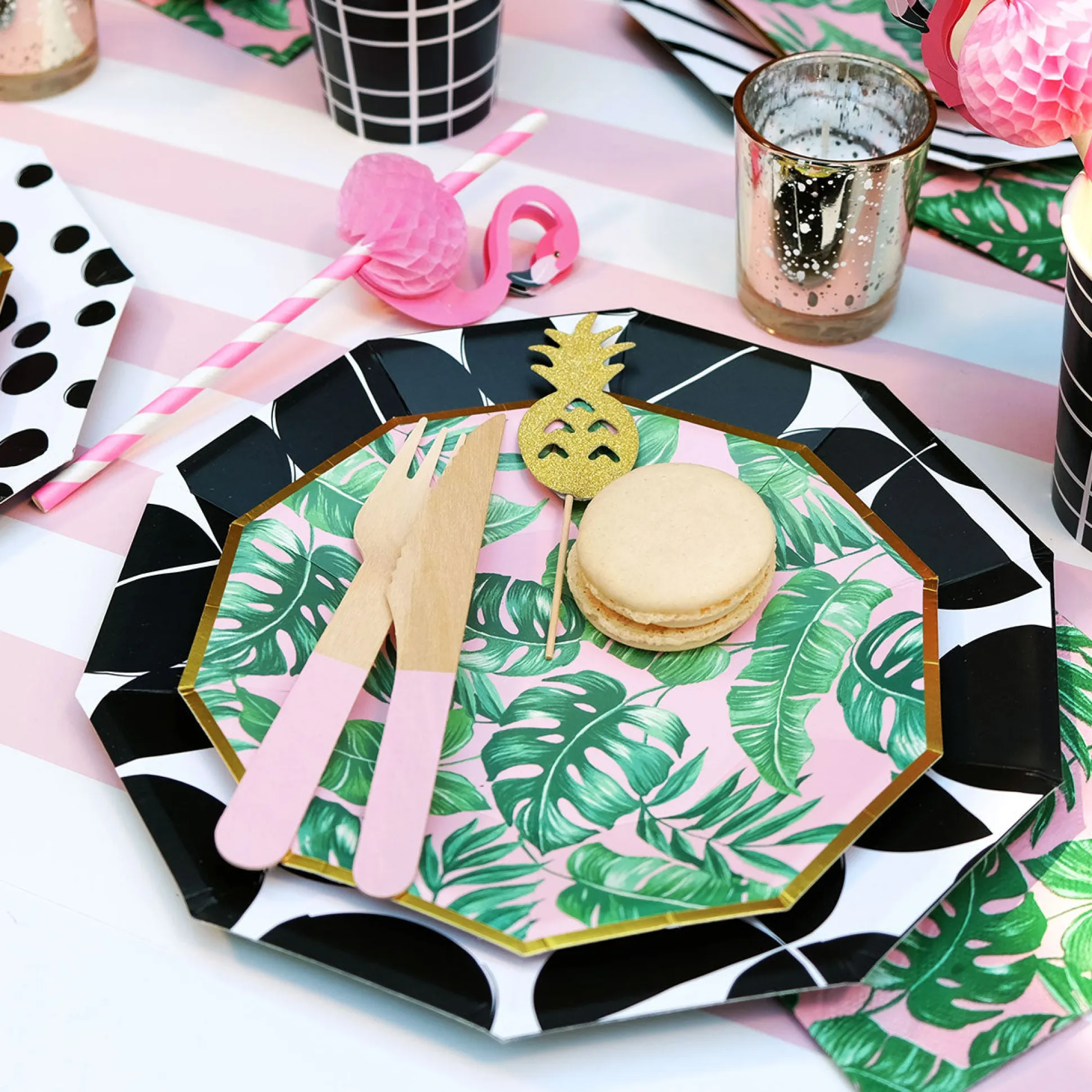 Dashes and Dots Large Plates (10 per pack)