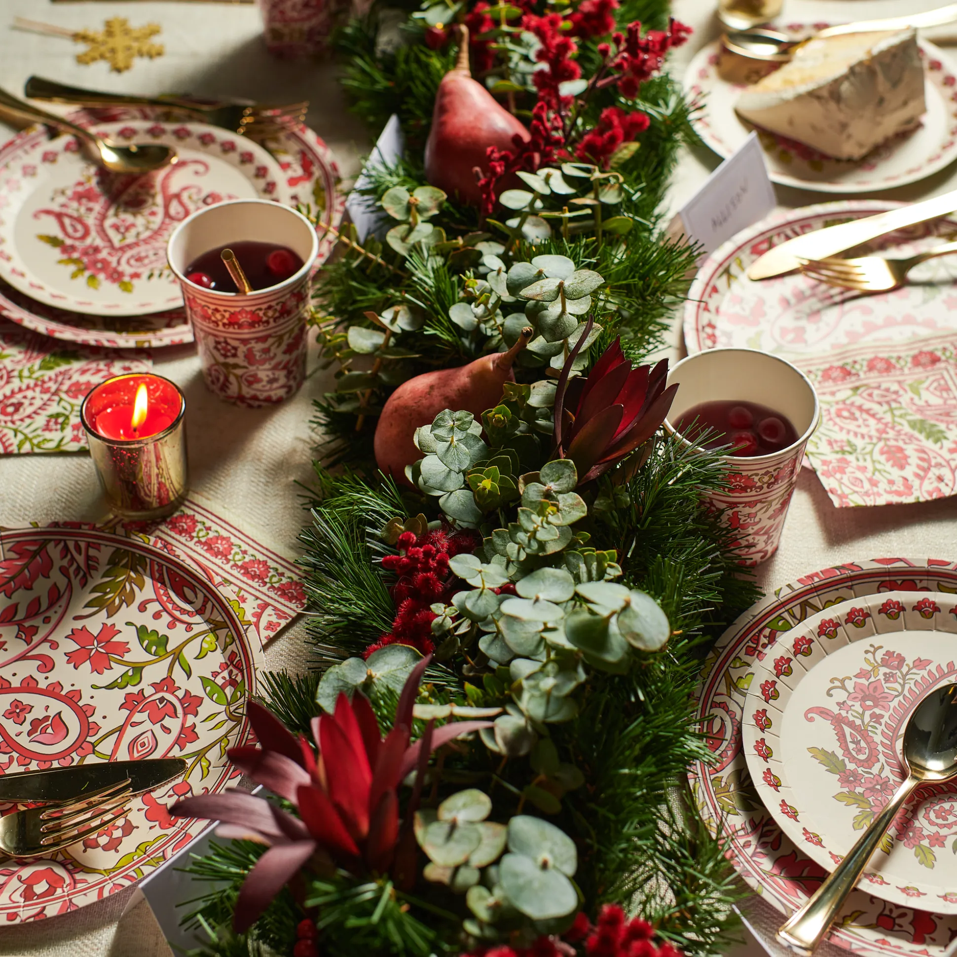 Festive Paisley Large Plates (10 per pack)