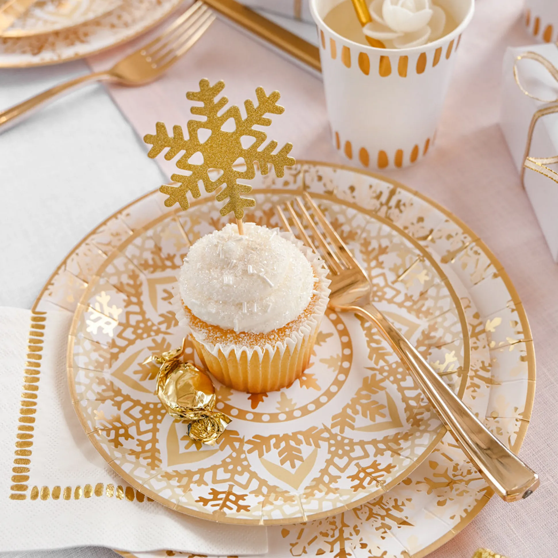 Golden Snowflake Large Plates (10 per pack)