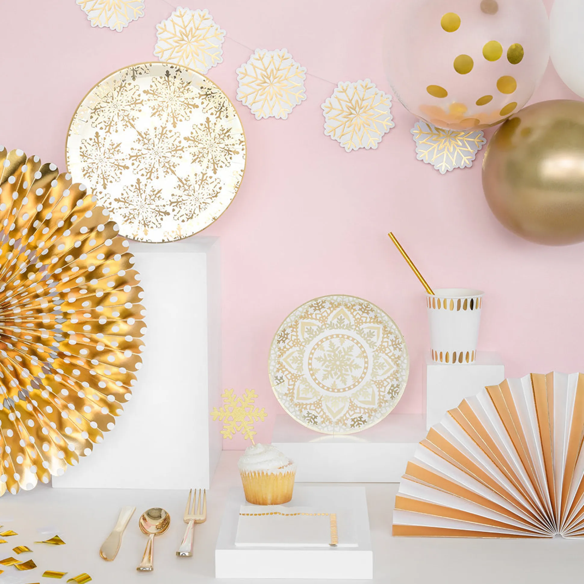 Golden Snowflake Large Plates (10 per pack)