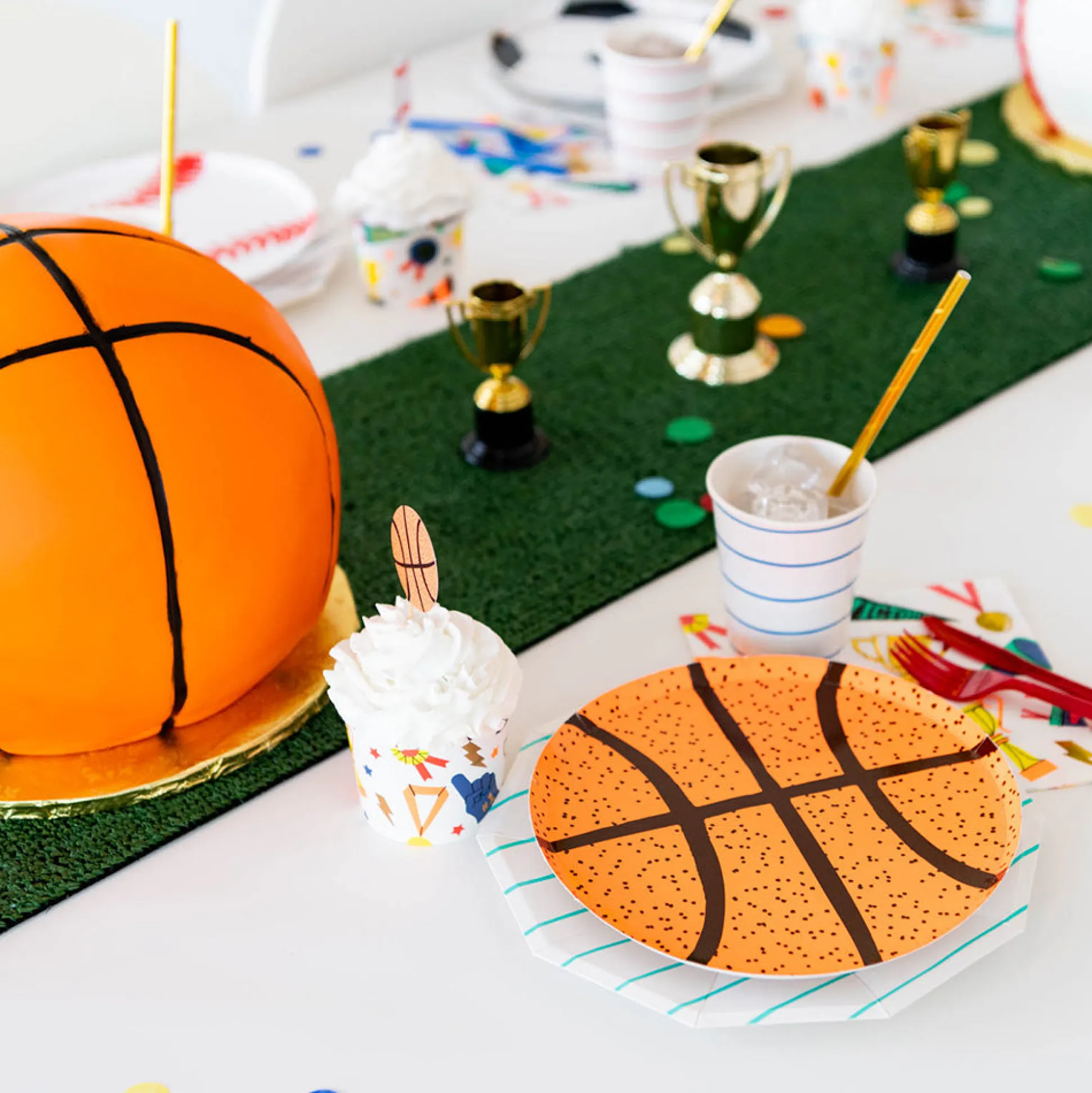 Good Sport Small Basketball Plates, Pack of 8