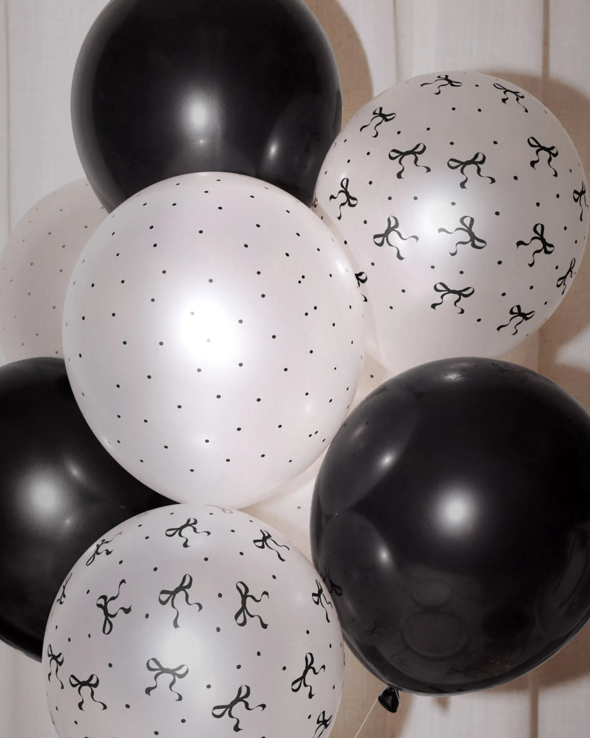 Little Black Bow Pack - 24 latex balloons