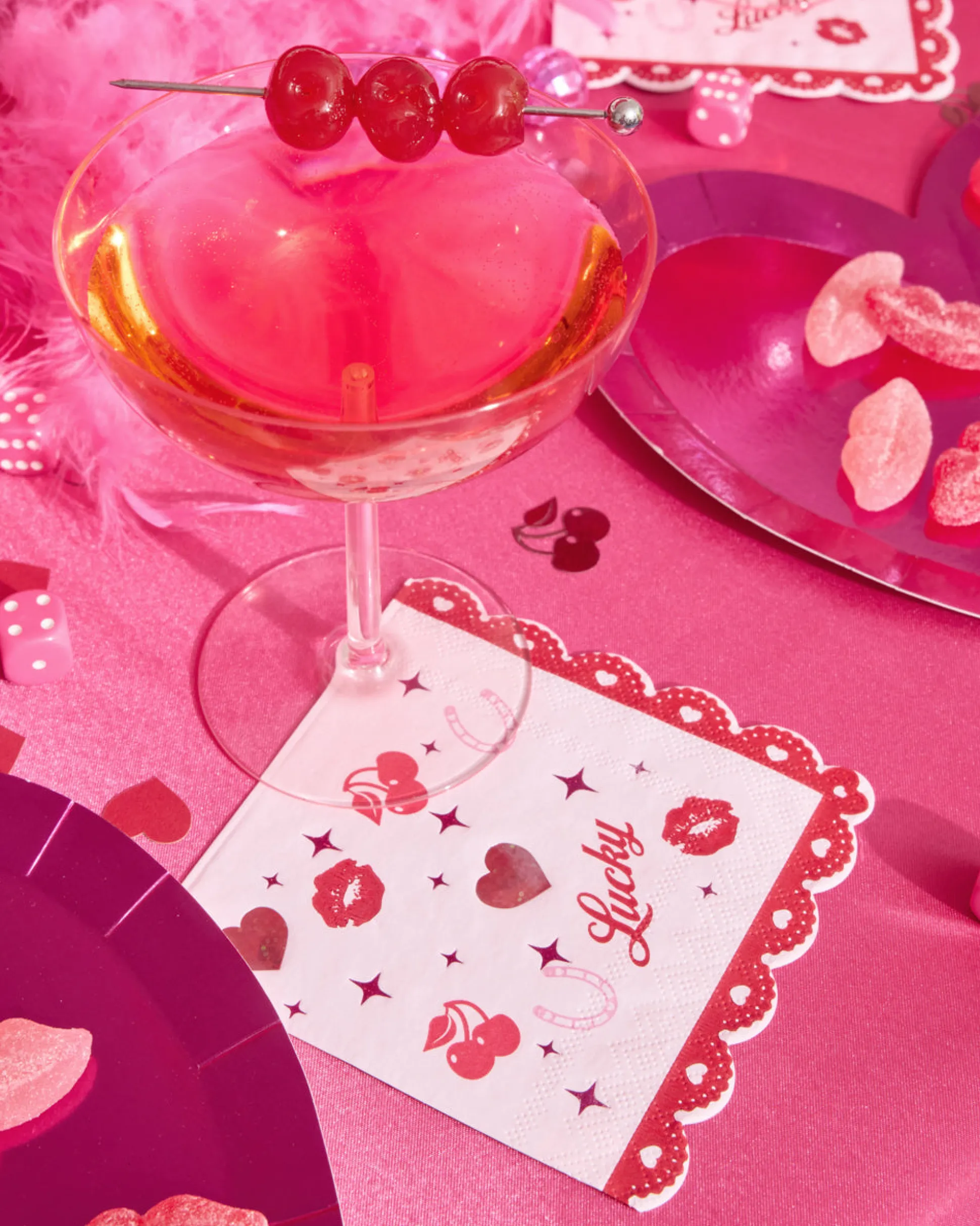 Lucky in Love Napkins - 25 paper napkins