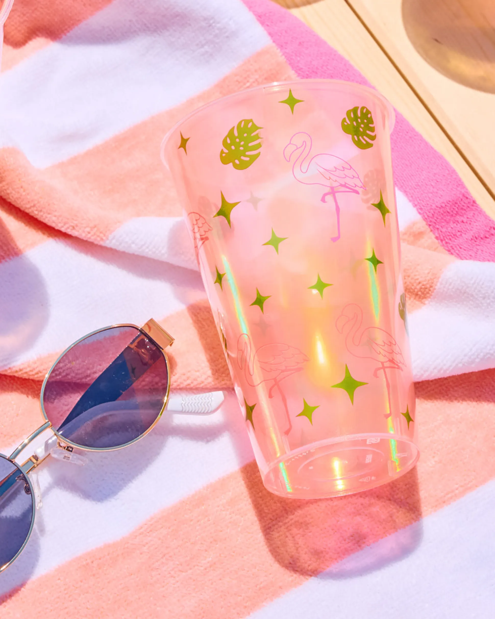 Palm Royale Cups - 16 plastic cups