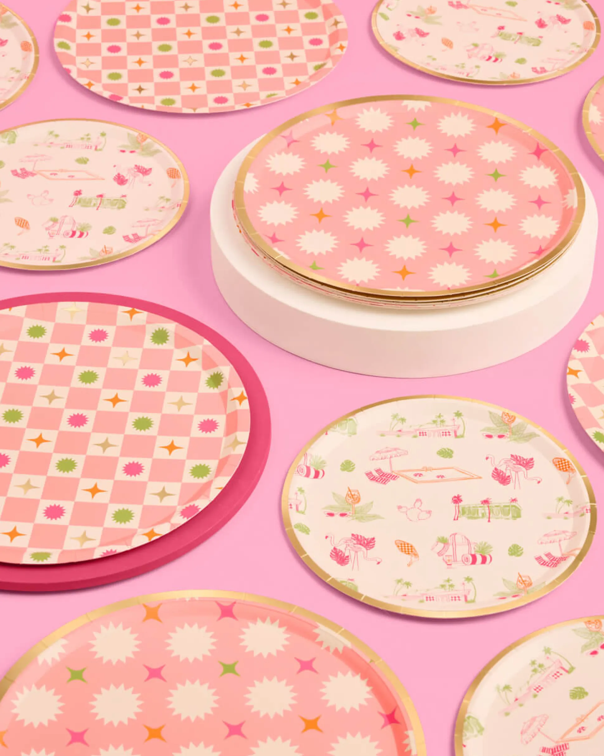 Palm Royale Plates - 32 paper plates, 2 sizes