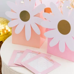 Peace & Love Daisy Garland