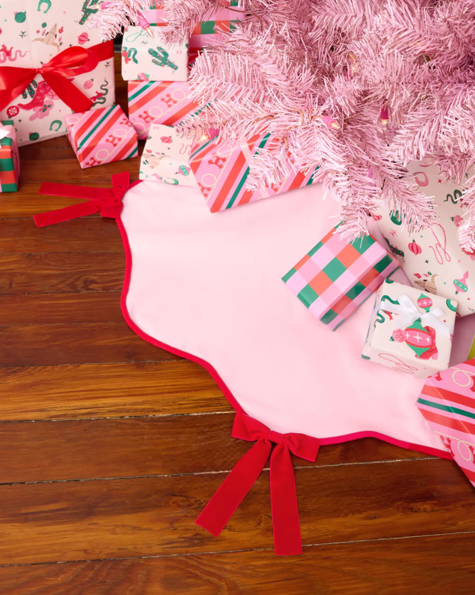 Pretty in Pink Tree Skirt - wavy tree skirt w. bows