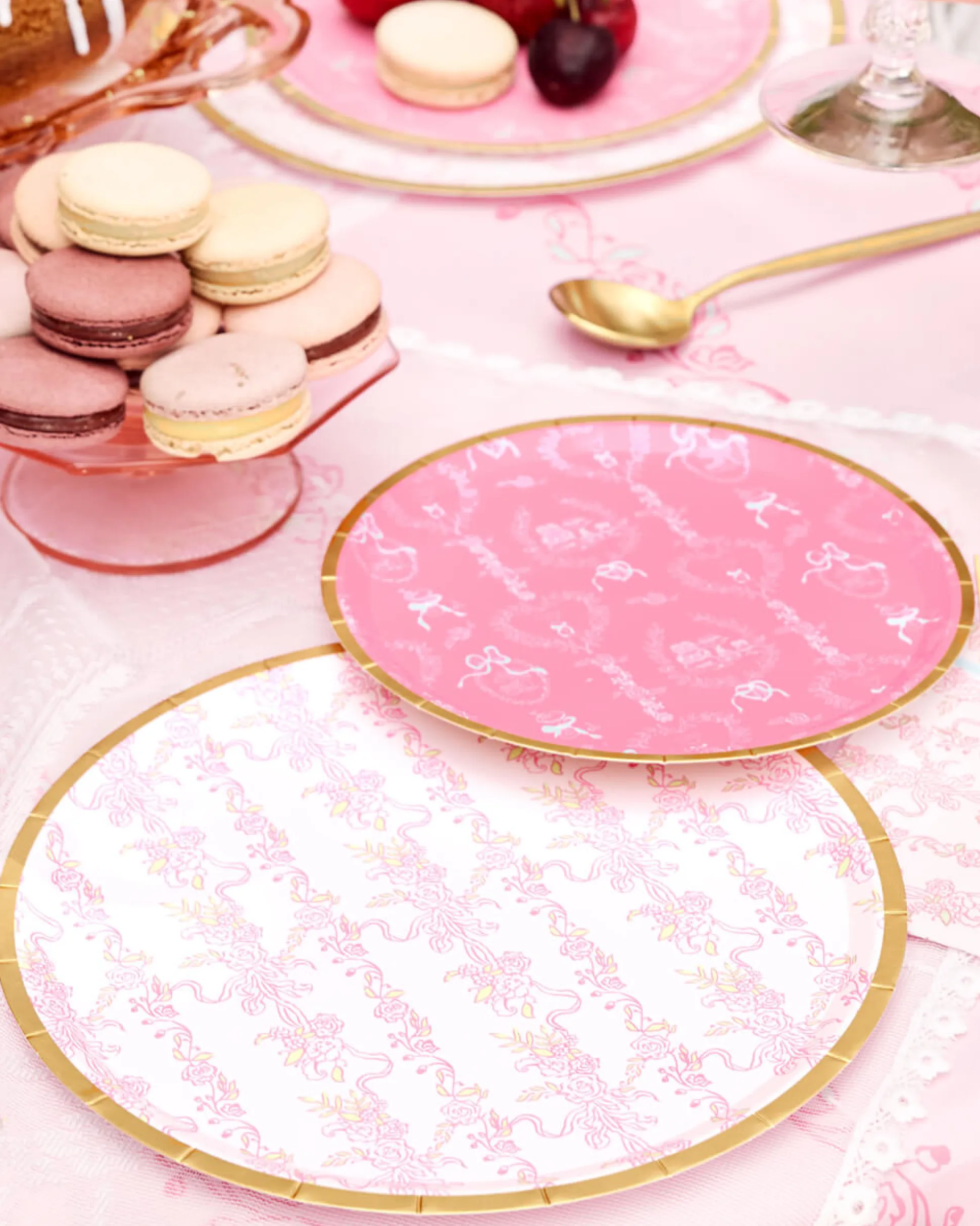 Romance Plates - 32 paper plates, 2 sizes