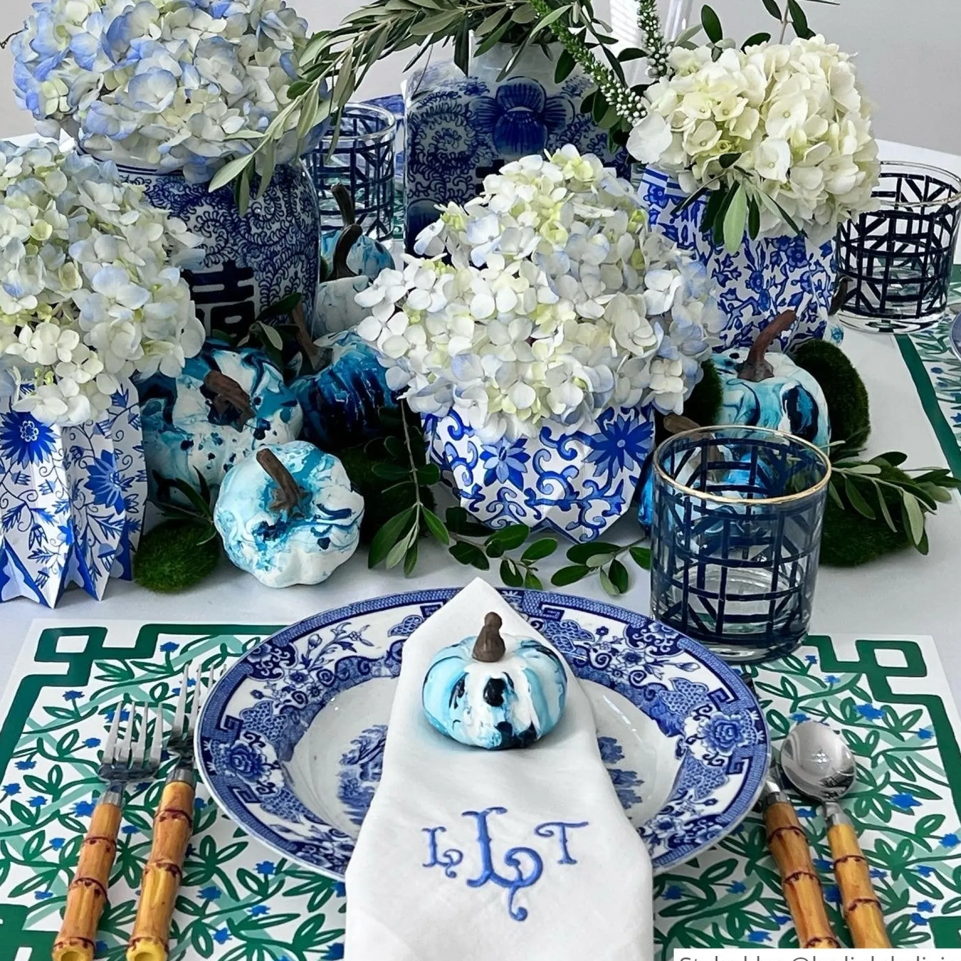 Trellis Paper Placemats, Set of 24